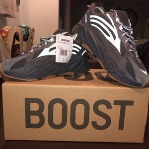 yeezy boost 700 v2